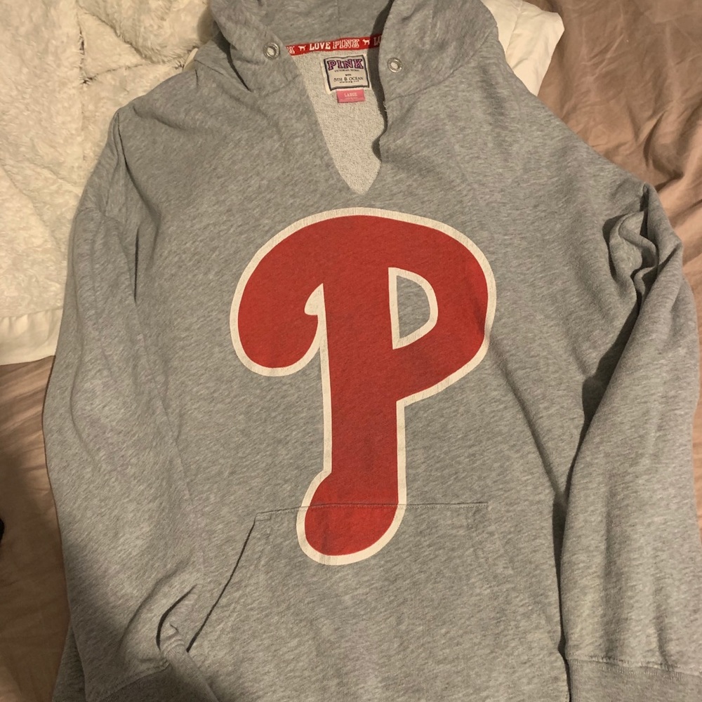 V-neck Phillies hoodie